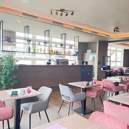 Lazensky Pyramida Hotel 4*