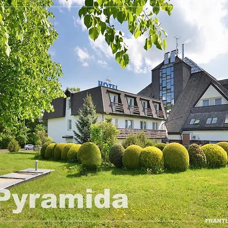 Szálloda Lazensky Pyramida