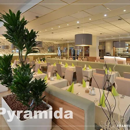 Lazensky Pyramida Hotel
