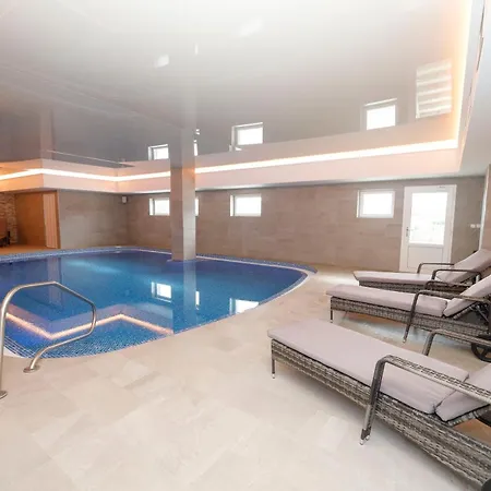 Lazensky Pyramida 4*