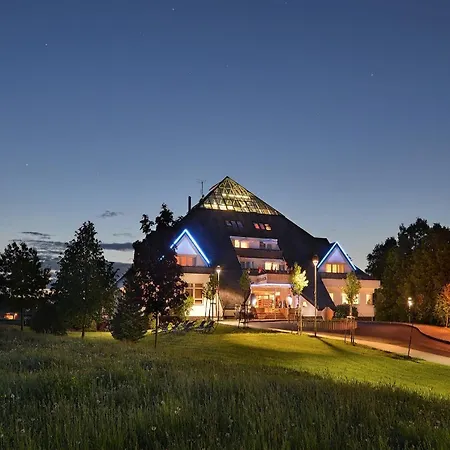 Lazensky Pyramida Františkovy Lázně
