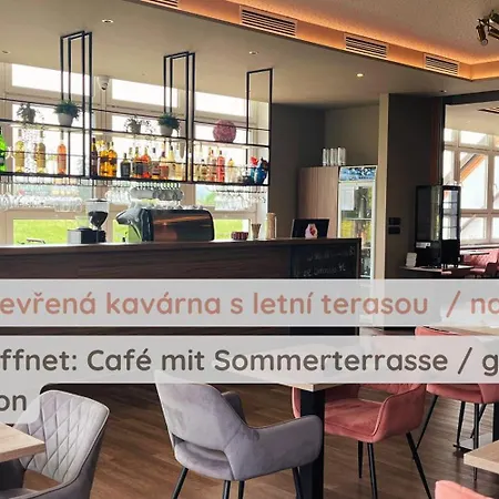 Lazensky Pyramida Szálloda