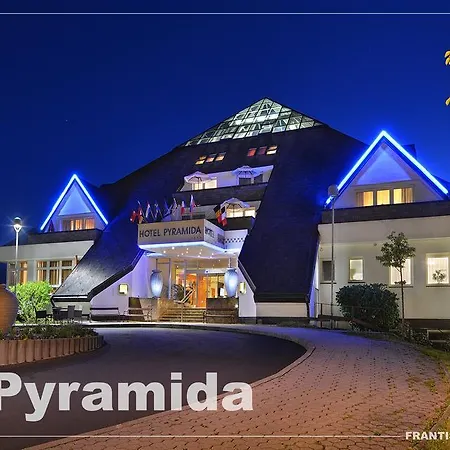 מלון Lazensky Pyramida 4*
