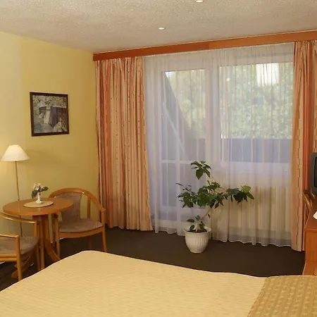 Lazensky Pyramida I 4*