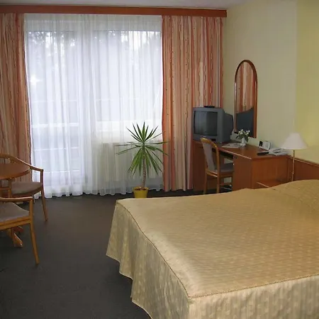 Lazensky Pyramida I 4*
