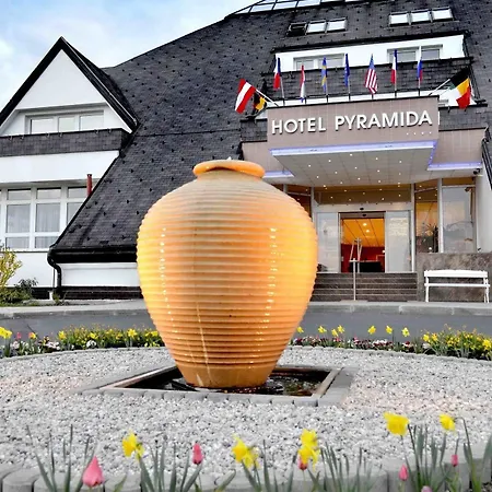 Lazensky Pyramida