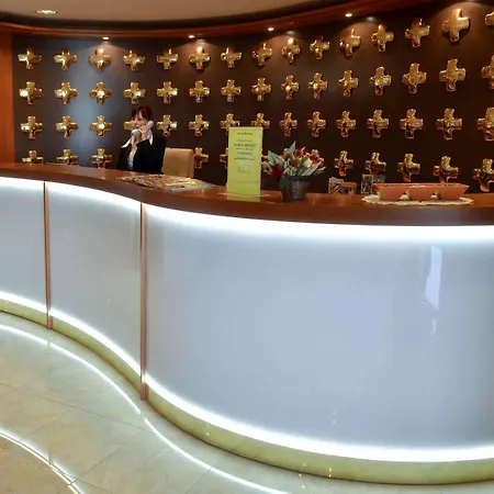 Lazensky Pyramida 4*