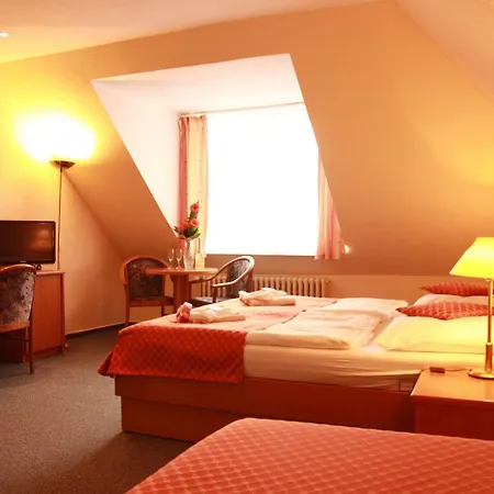 Lazensky Pyramida Hotel
