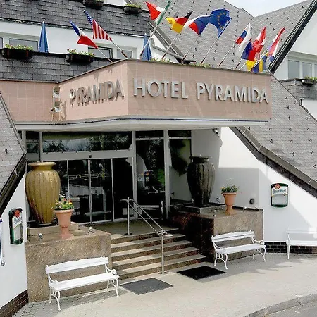Lazensky Pyramida Hotel