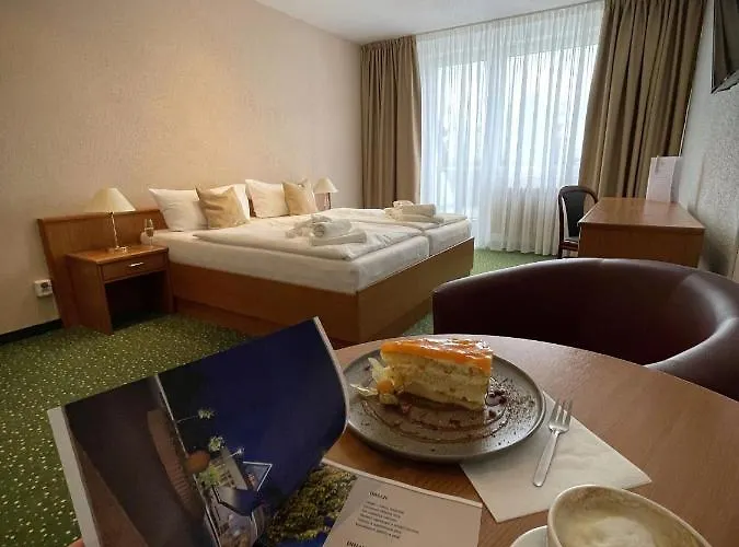 Lazensky Pyramida 4*