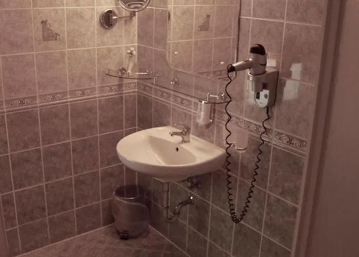 Lazensky Pyramida 4*