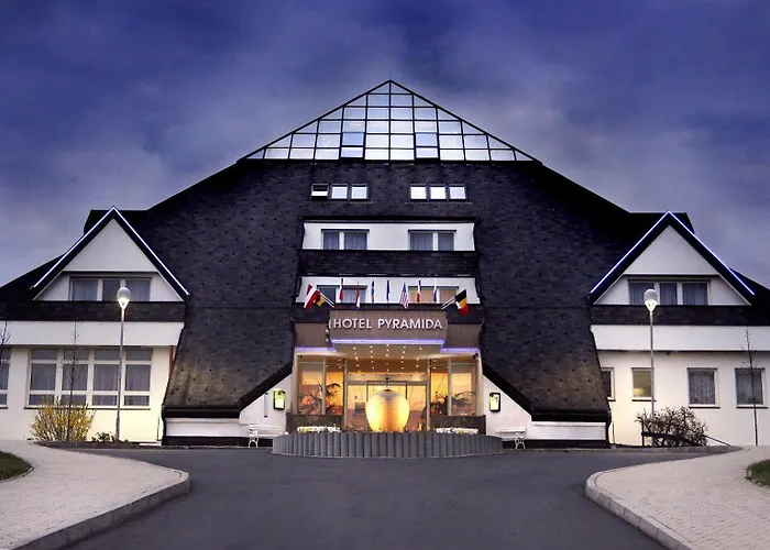 Lazensky Pyramida Hotell